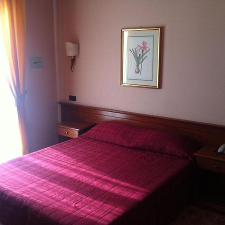 Hotel Impero Бреша Стая снимка