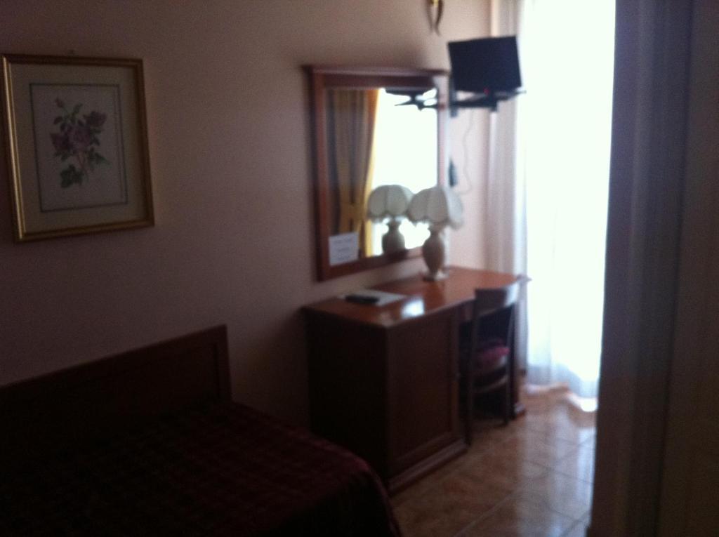 Hotel Impero Бреша Стая снимка