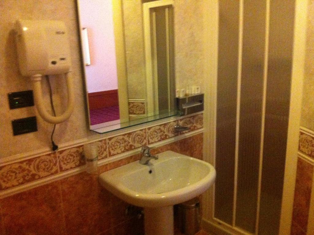 Hotel Impero Бреша Стая снимка