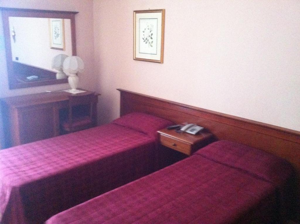 Hotel Impero Бреша Стая снимка